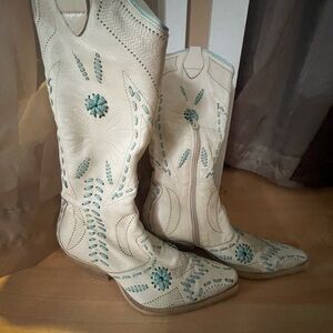 GORGEOUS BCBG COWBOY BOOTS. AMAZING DETAIL! NEW